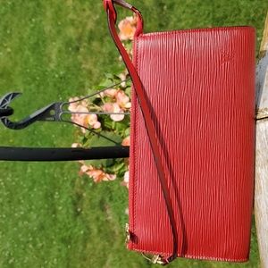 💥💥SOLD💥LOUIS VUITTON EPI POCHETTE